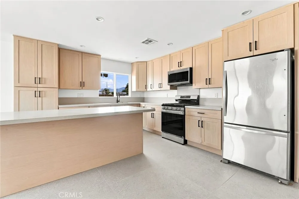 40235 W 17th st Palmdale, CA 93551