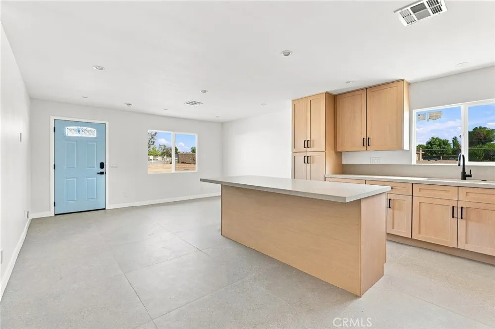 40235 W 17th st Palmdale, CA 93551