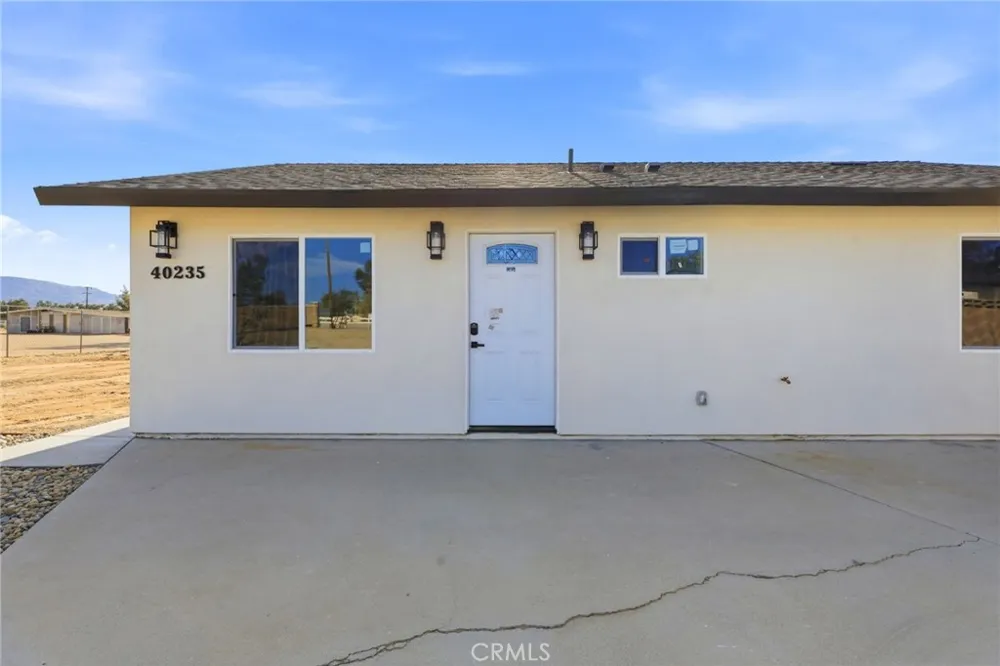 40235 W 17th st Palmdale, CA 93551