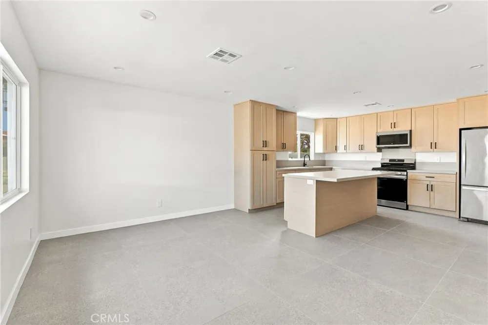 40235 W 17th st Palmdale, CA 93551
