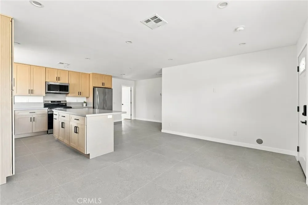 40235 W 17th st Palmdale, CA 93551