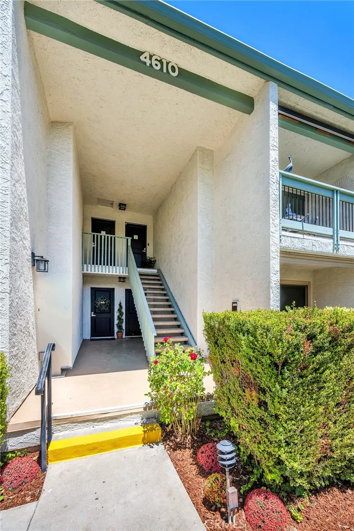 4610 Park Granada #4 Calabasas, CA 91302