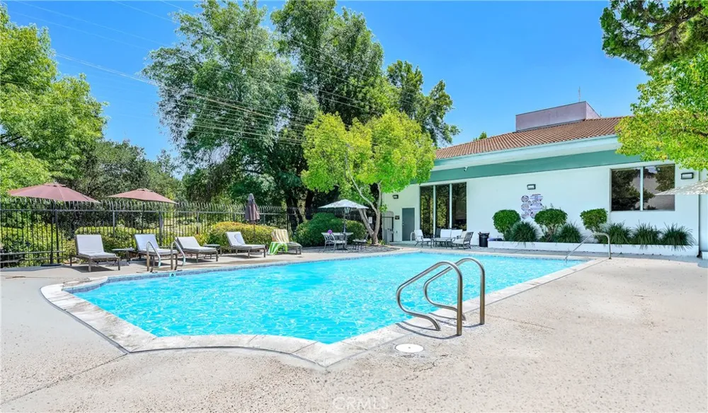 4610 Park Granada #4 Calabasas, CA 91302