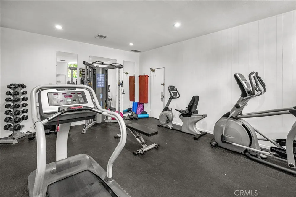 4610 Park Granada #4 Calabasas, CA 91302