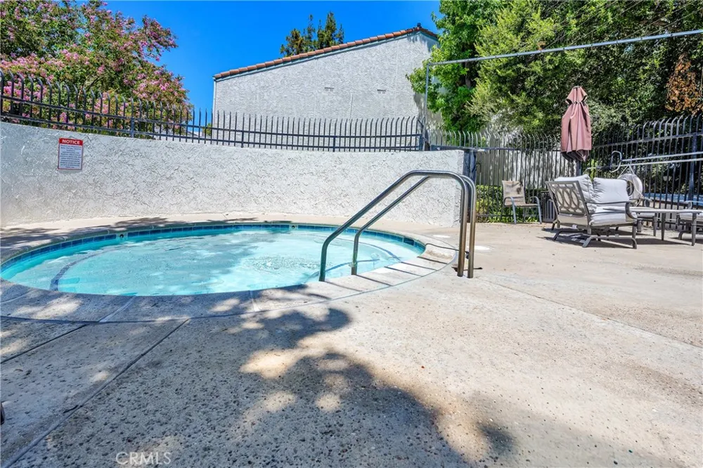 4610 Park Granada #4 Calabasas, CA 91302