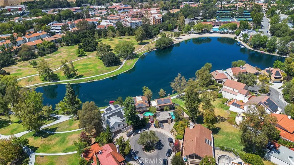 4610 Park Granada #4 Calabasas, CA 91302
