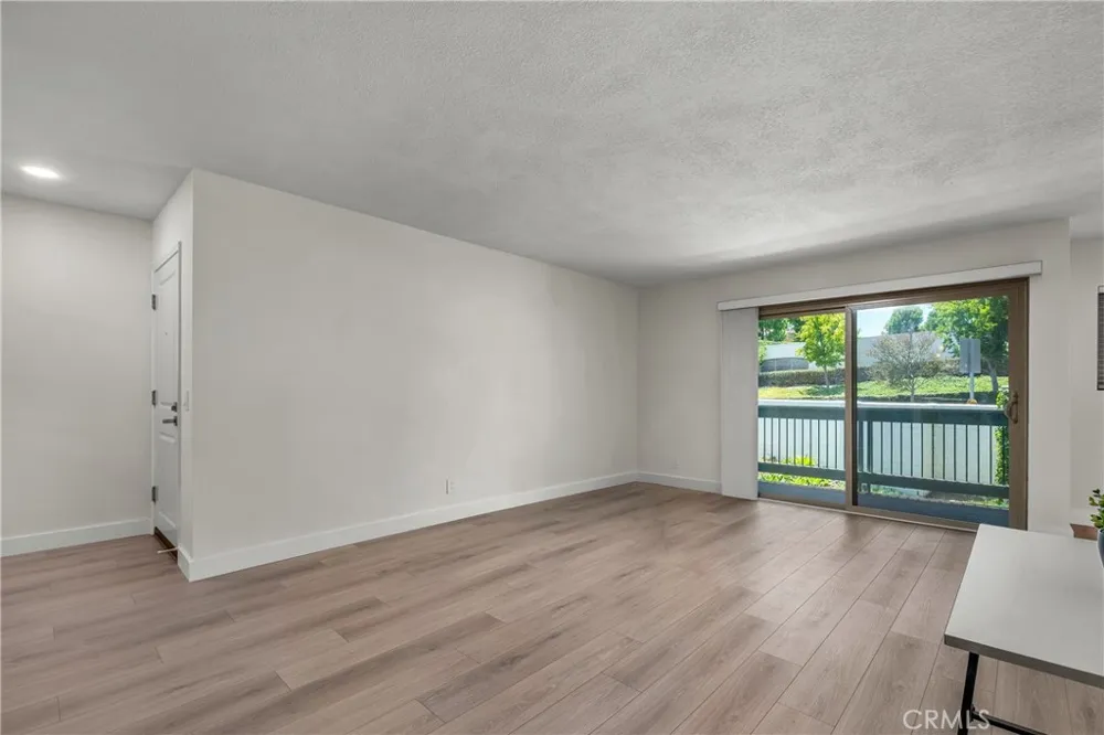 4610 Park Granada #4 Calabasas, CA 91302