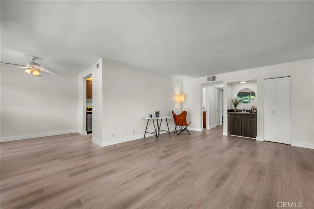 4610 Park Granada #4 Calabasas, CA 91302