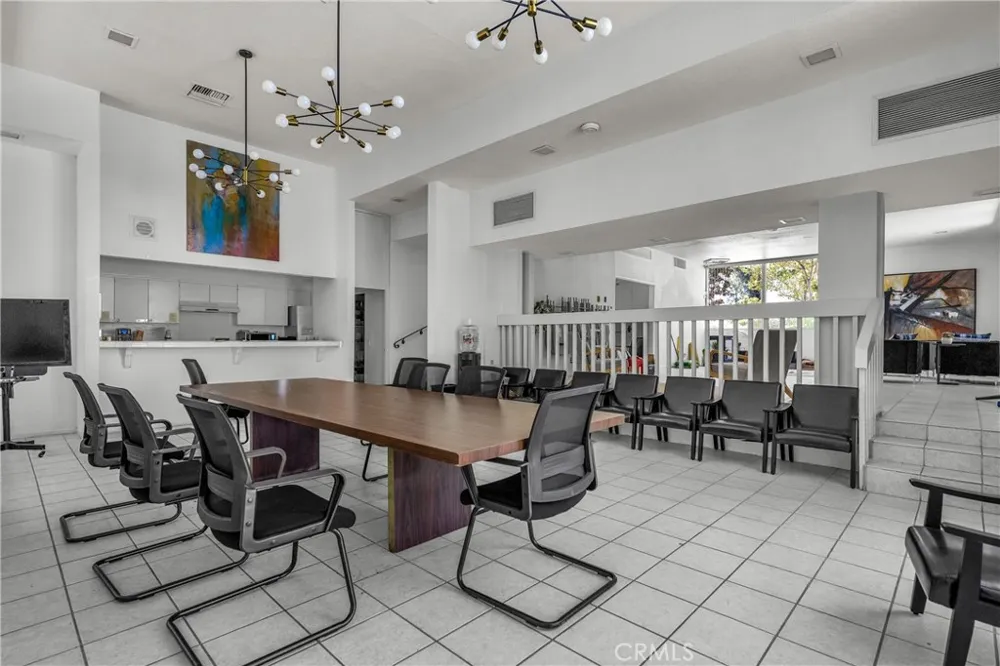 4610 Park Granada #4 Calabasas, CA 91302