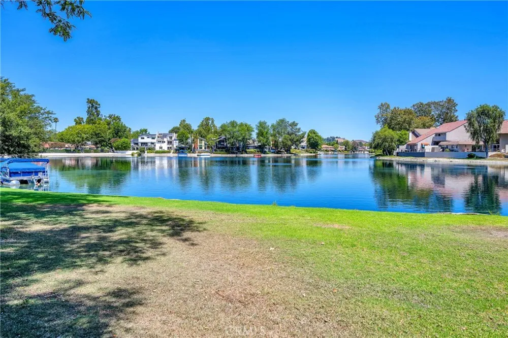 4610 Park Granada #4 Calabasas, CA 91302