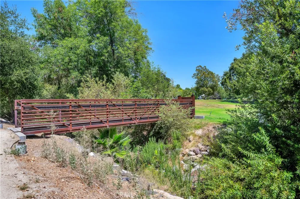 4610 Park Granada #4 Calabasas, CA 91302