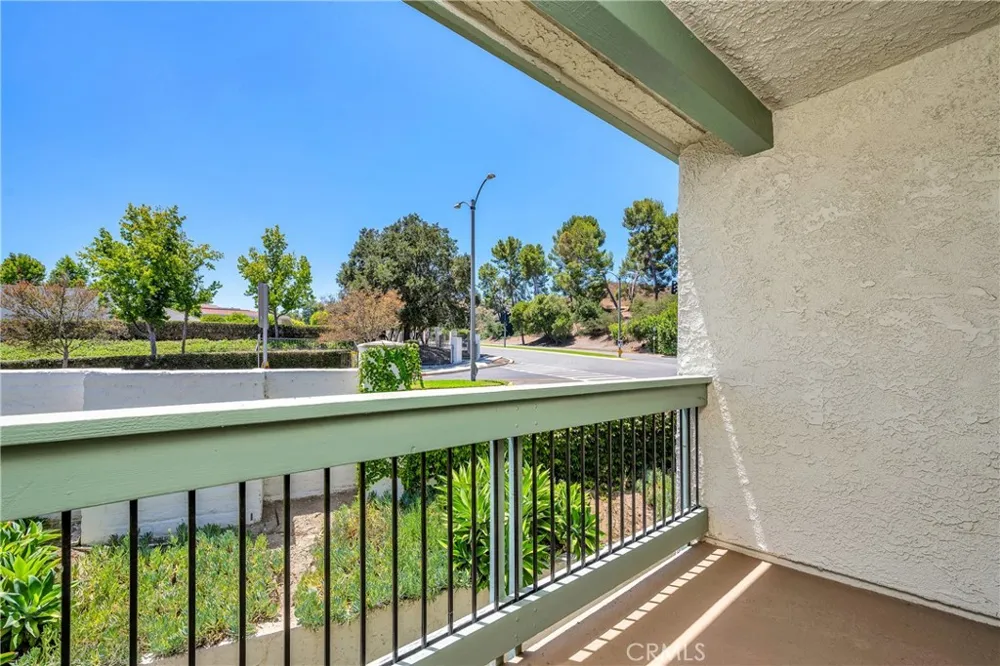 4610 Park Granada #4 Calabasas, CA 91302