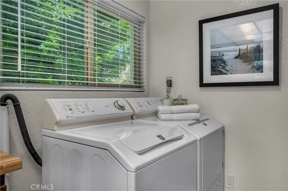 4610 Park Granada #4 Calabasas, CA 91302