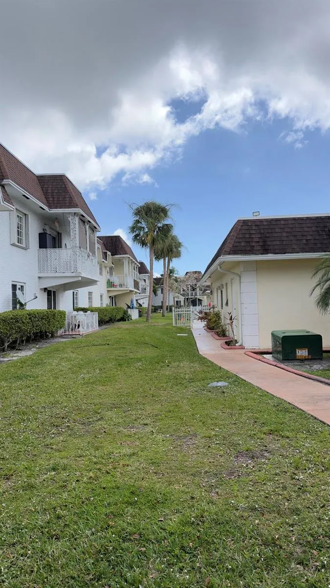 702 SE 2ND AVENUE SE #405 Deerfield Beach, FL 33441