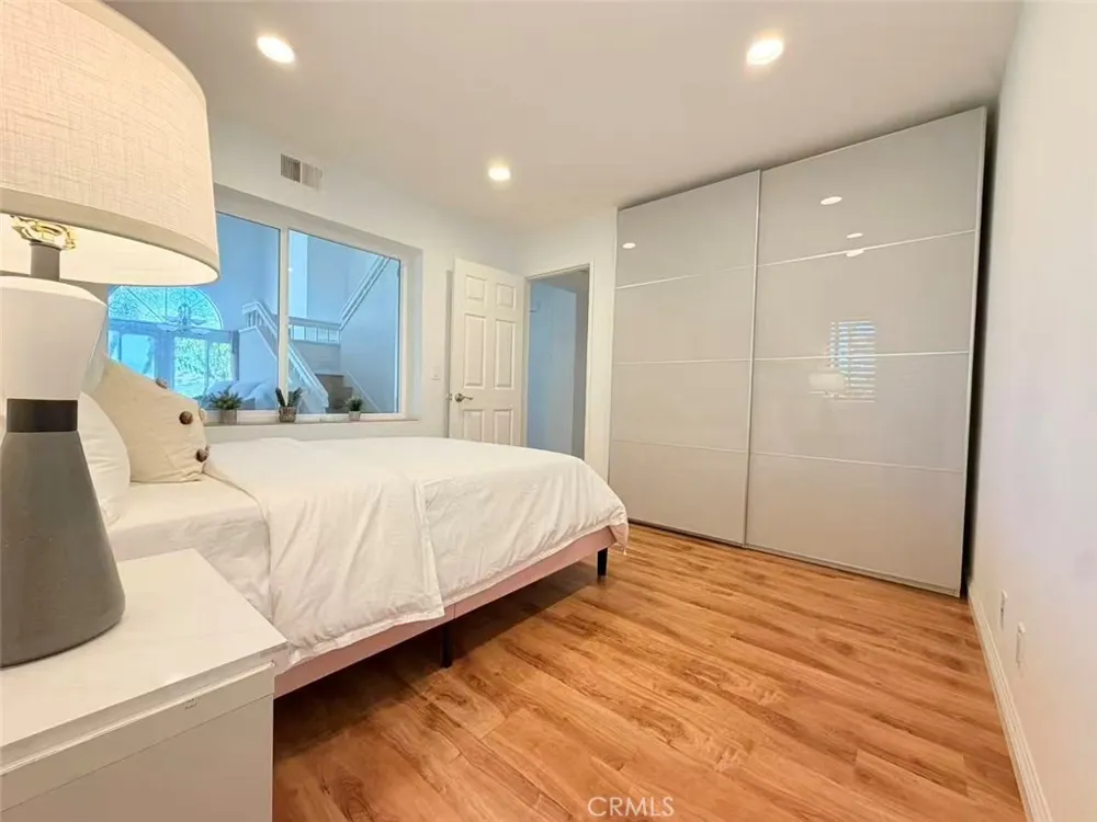 27 Sarena Irvine, CA 92612