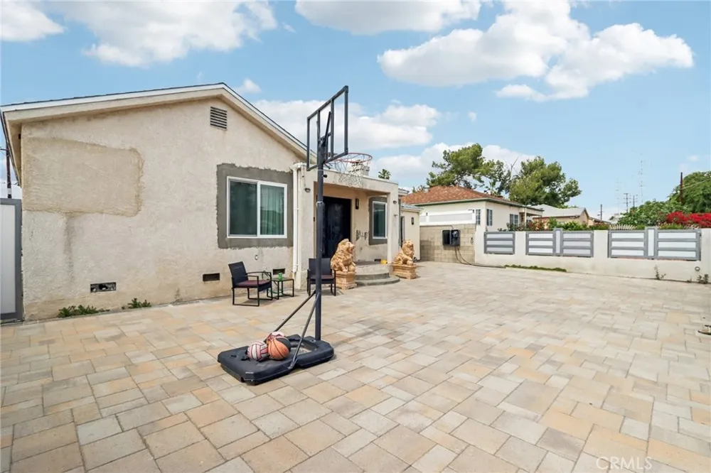 6545 Kraft Avenue North Hollywood, CA 91606