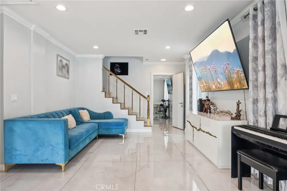 6545 Kraft Avenue North Hollywood, CA 91606