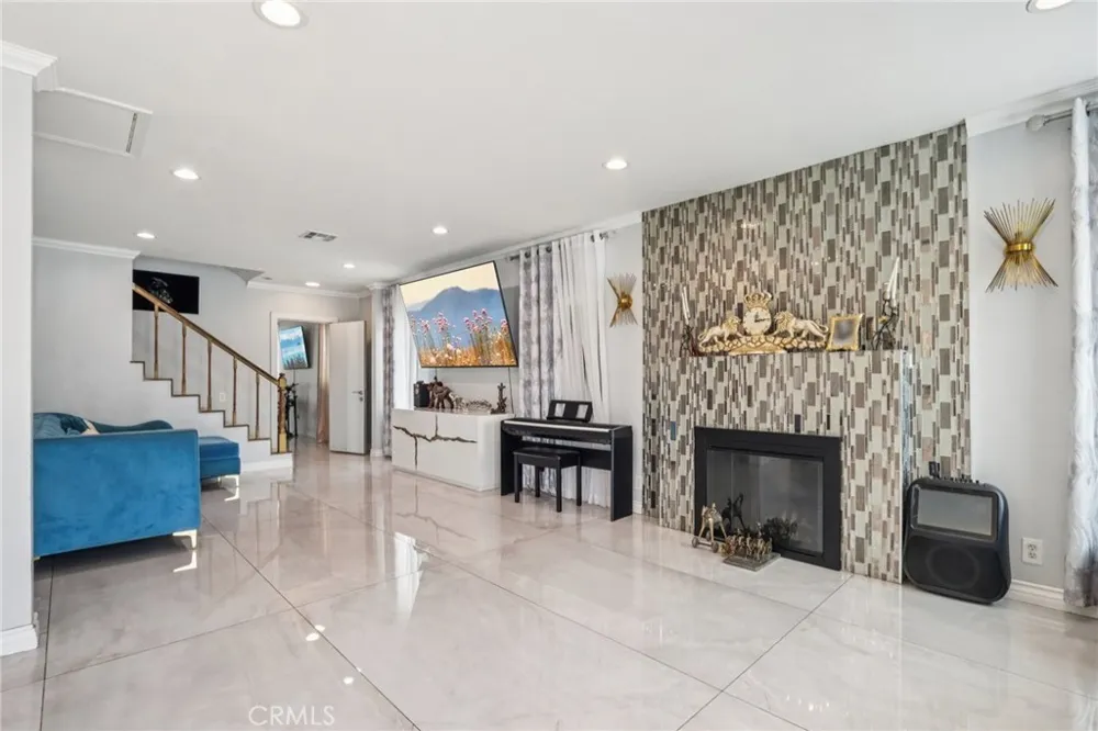 6545 Kraft Avenue North Hollywood, CA 91606