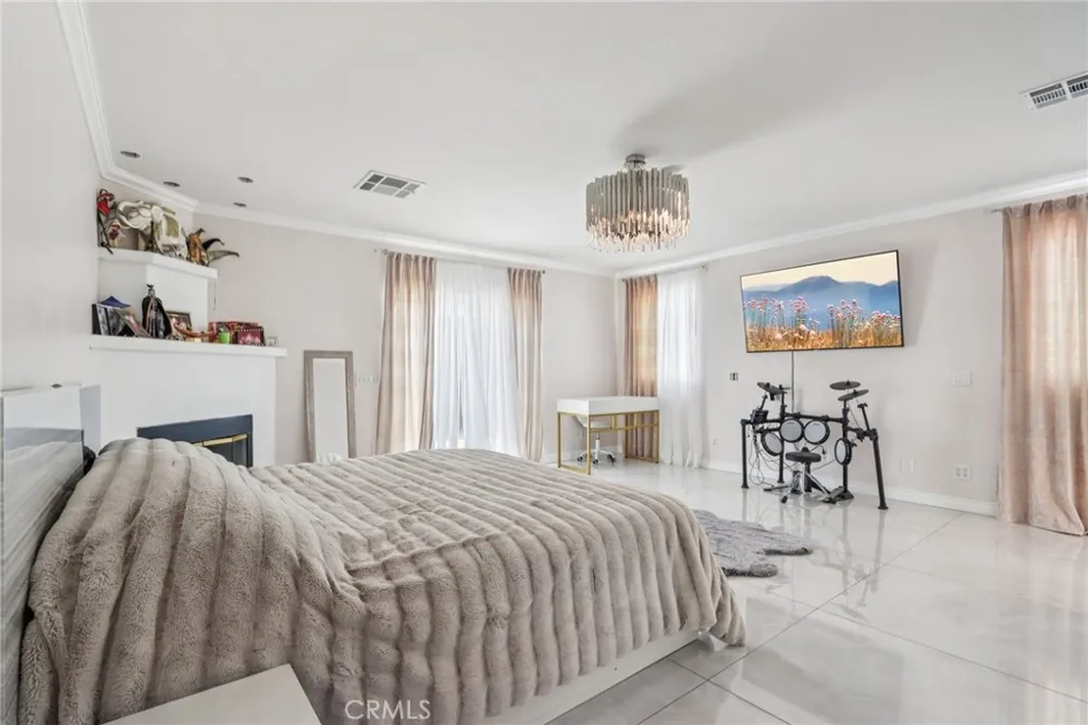6545 Kraft Avenue North Hollywood, CA 91606