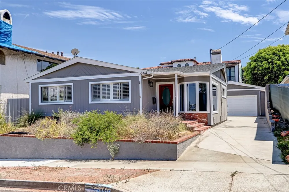 644 14th Manhattan Beach, CA 90266