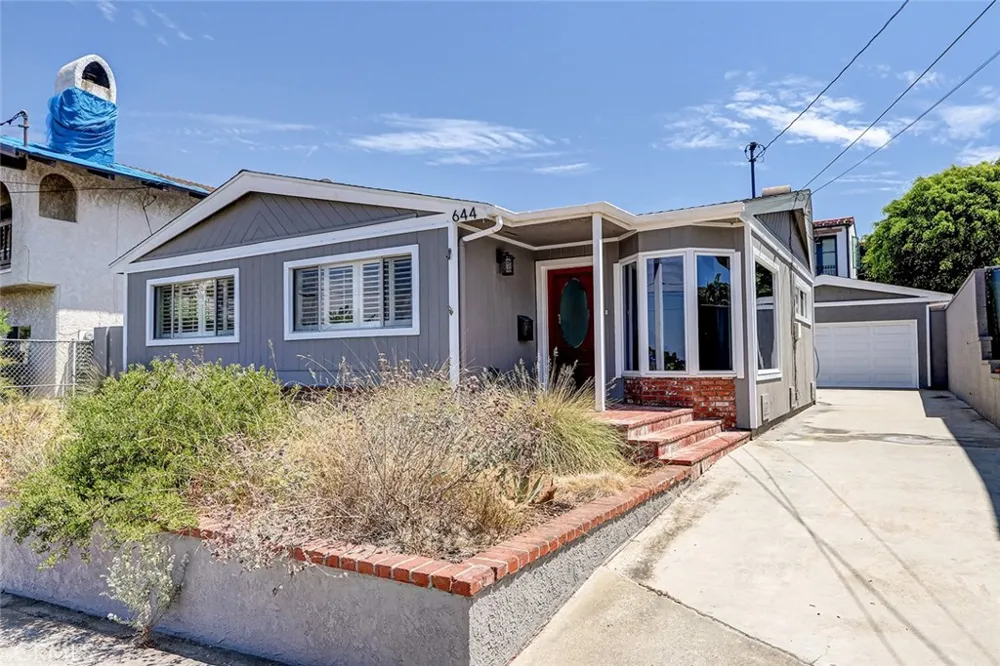 644 14th Manhattan Beach, CA 90266