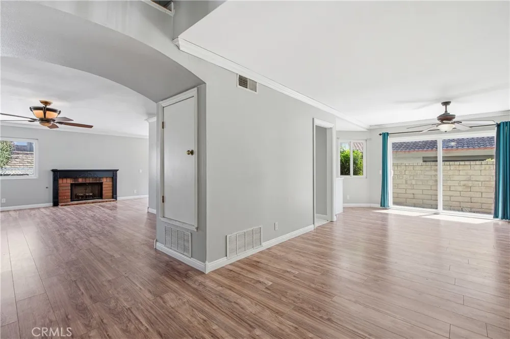 28942 Rue Daniel Canyon Country, CA 91387