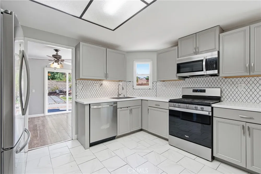 28942 Rue Daniel Canyon Country, CA 91387