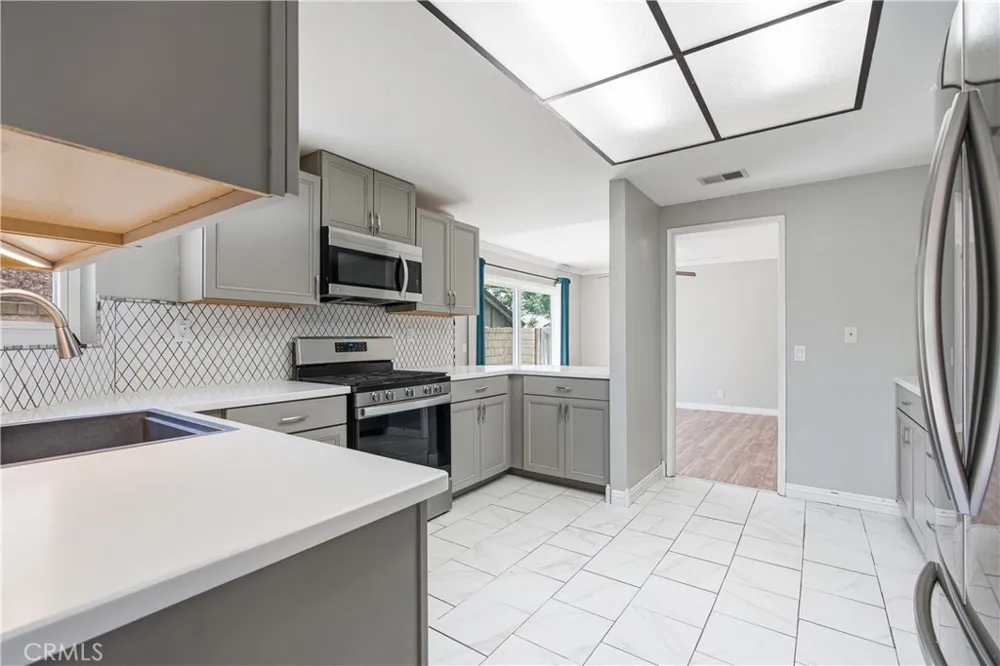 28942 Rue Daniel Canyon Country, CA 91387