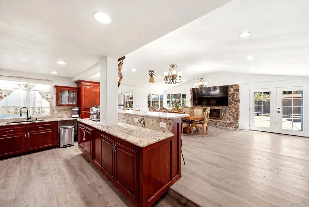 1257 E Lexington Avenue El Cajon, CA 92019