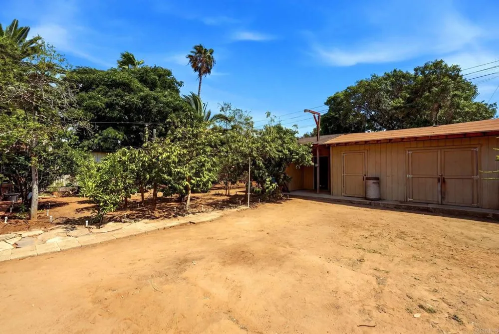 1257 E Lexington Avenue El Cajon, CA 92019
