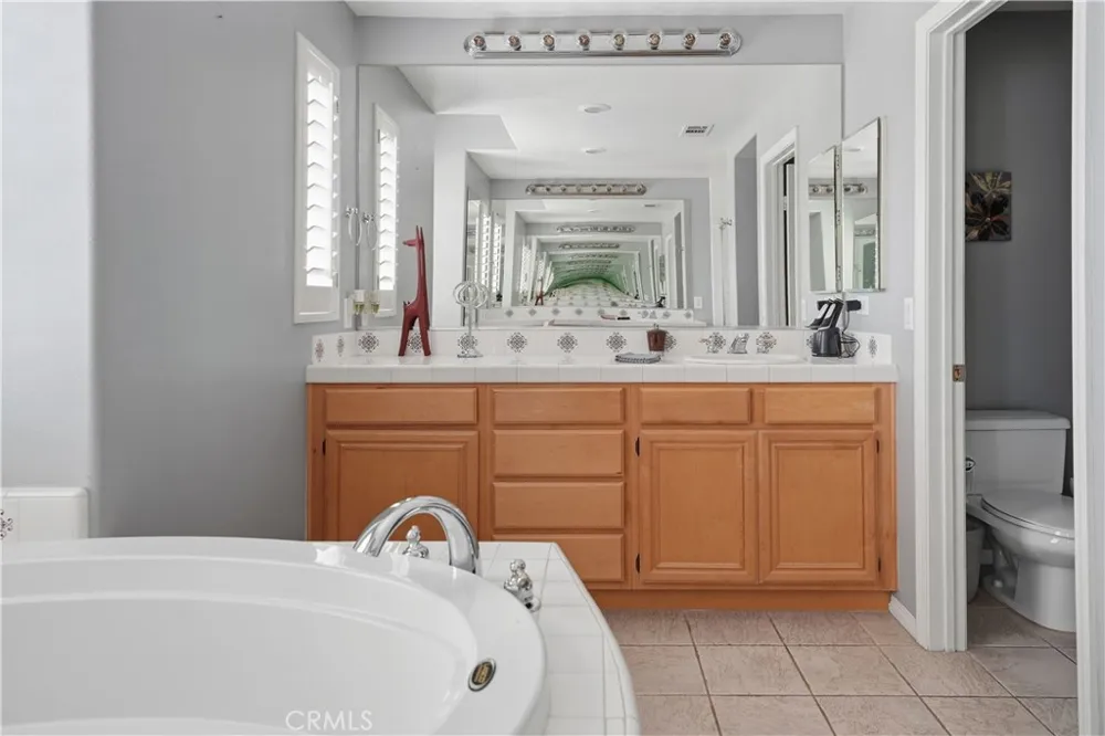 21825 Carol Court Saugus, CA 91390