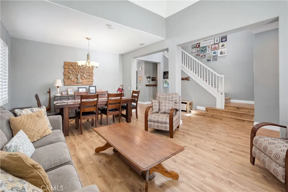 21825 Carol Court Saugus, CA 91390