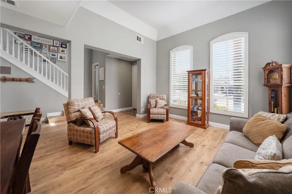 21825 Carol Court Saugus, CA 91390