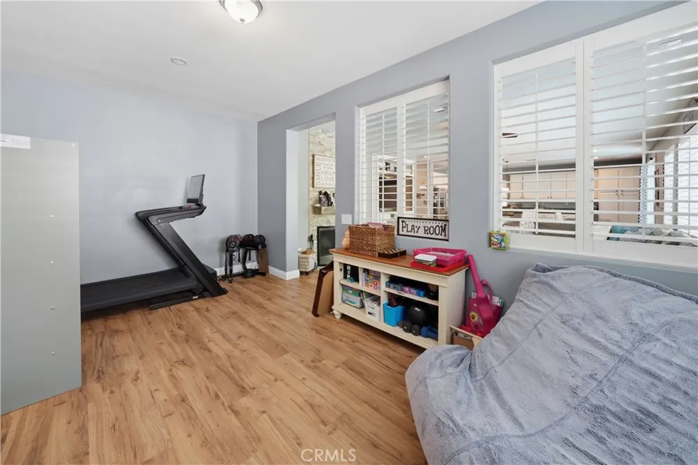 21825 Carol Court Saugus, CA 91390
