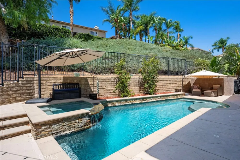 21825 Carol Court Saugus, CA 91390