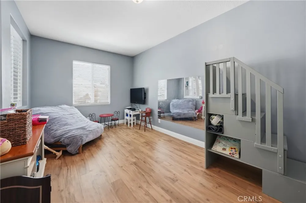 21825 Carol Court Saugus, CA 91390