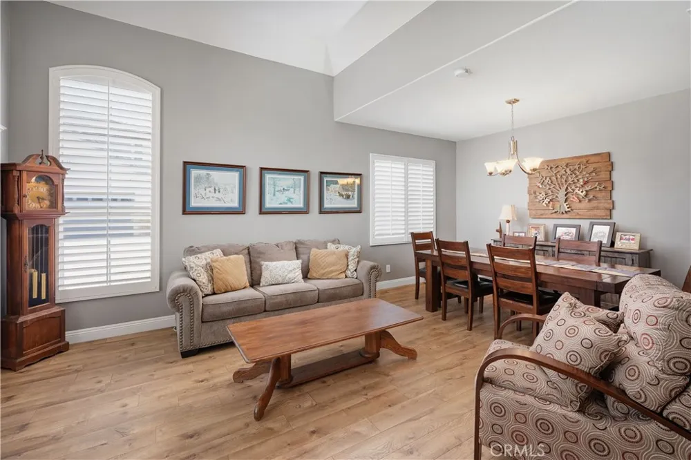 21825 Carol Court Saugus, CA 91390