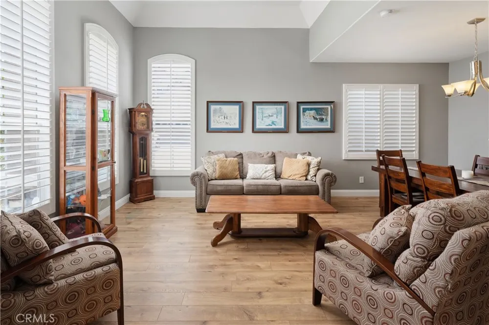 21825 Carol Court Saugus, CA 91390