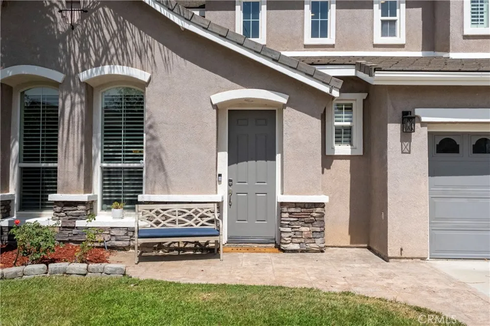 21825 Carol Court Saugus, CA 91390