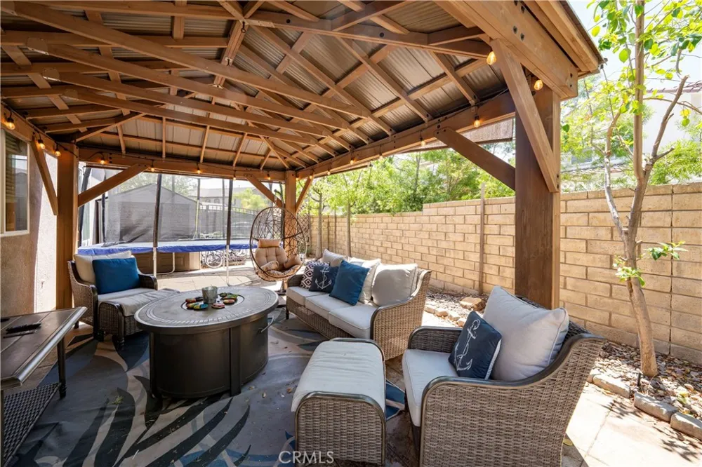 21825 Carol Court Saugus, CA 91390