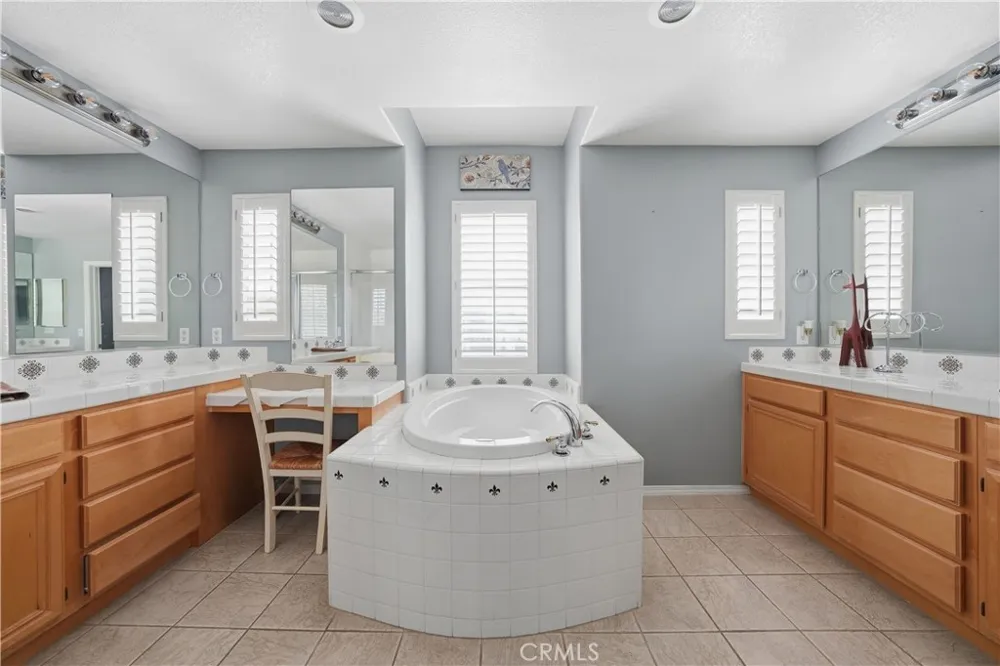 21825 Carol Court Saugus, CA 91390