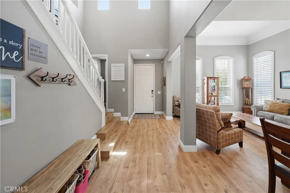 21825 Carol Court Saugus, CA 91390