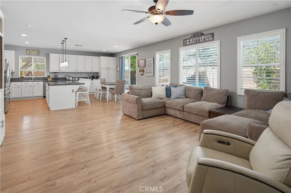 21825 Carol Court Saugus, CA 91390