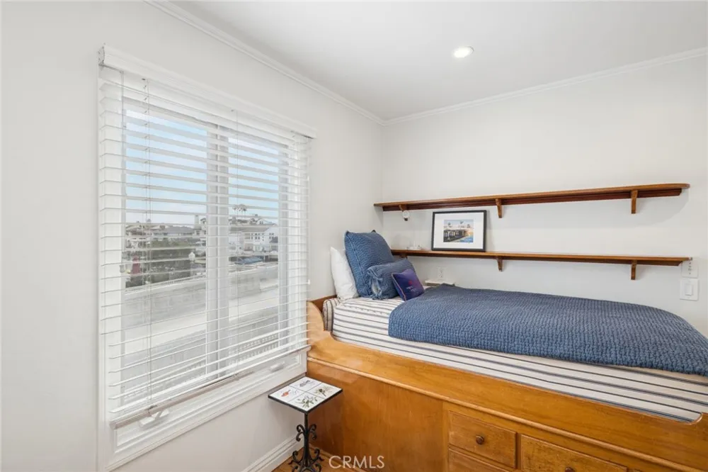 200 Grand Canal Newport Beach, CA 92662
