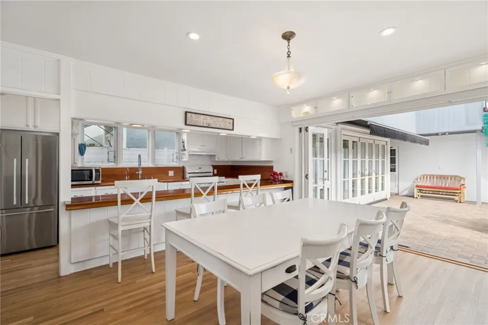 200 Grand Canal Newport Beach, CA 92662