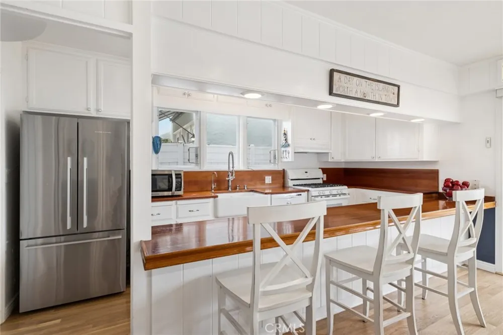 200 Grand Canal Newport Beach, CA 92662