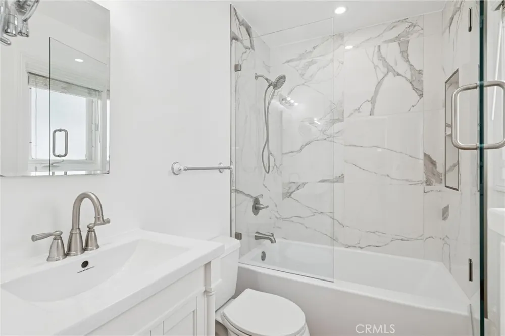 200 Grand Canal Newport Beach, CA 92662
