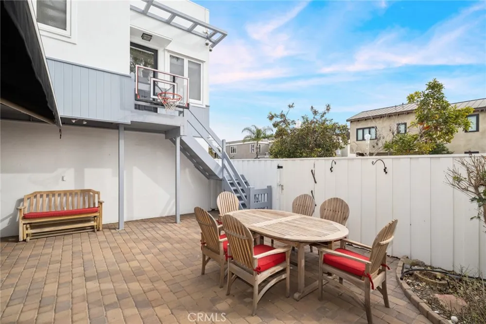 200 Grand Canal Newport Beach, CA 92662