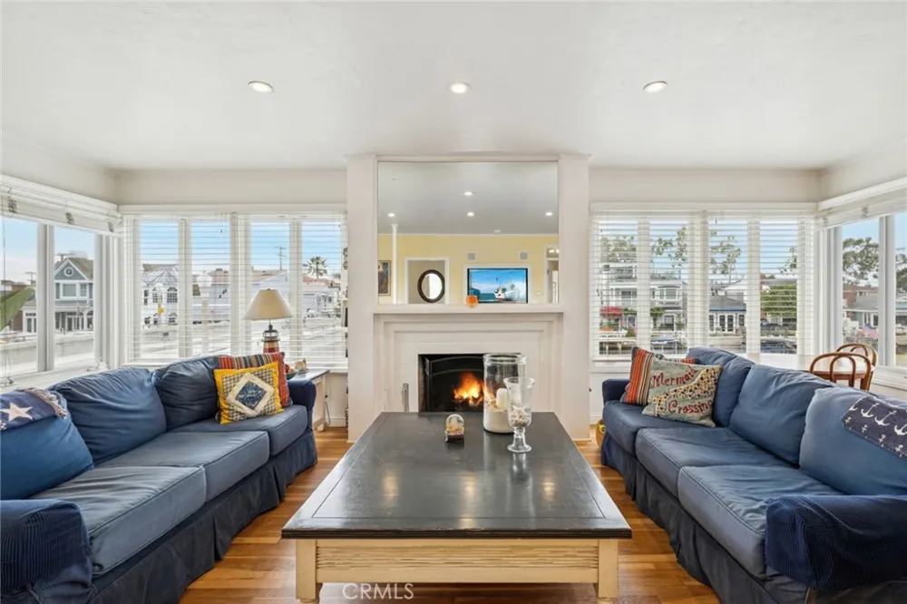 200 Grand Canal Newport Beach, CA 92662