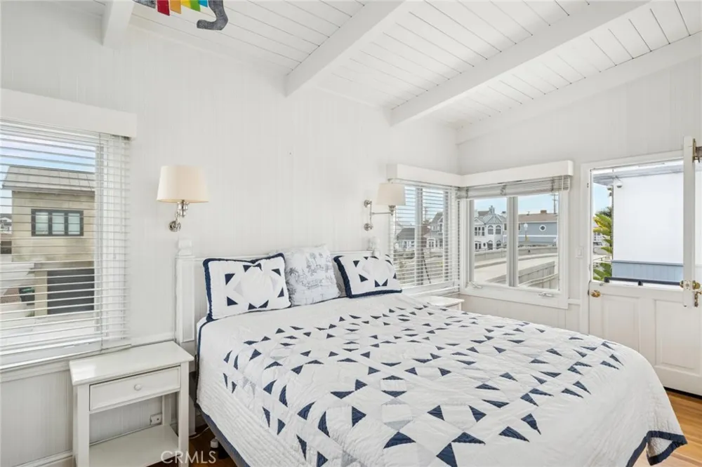 200 Grand Canal Newport Beach, CA 92662